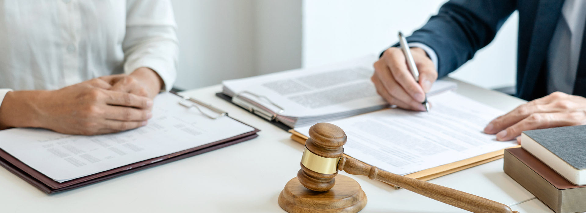 Derecho Laboral, Civil y Penal en Gestoría Los Belgas en Villalba